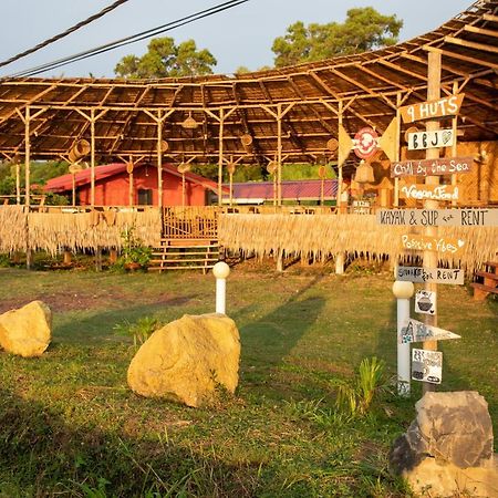 9 Huts On A Hill Hotell Kudat Exteriör bild