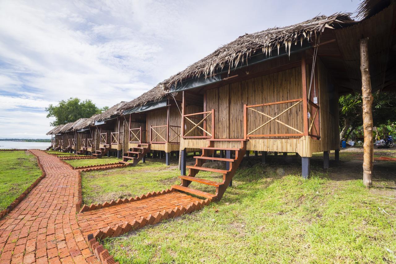 9 Huts On A Hill Hotell Kudat Exteriör bild