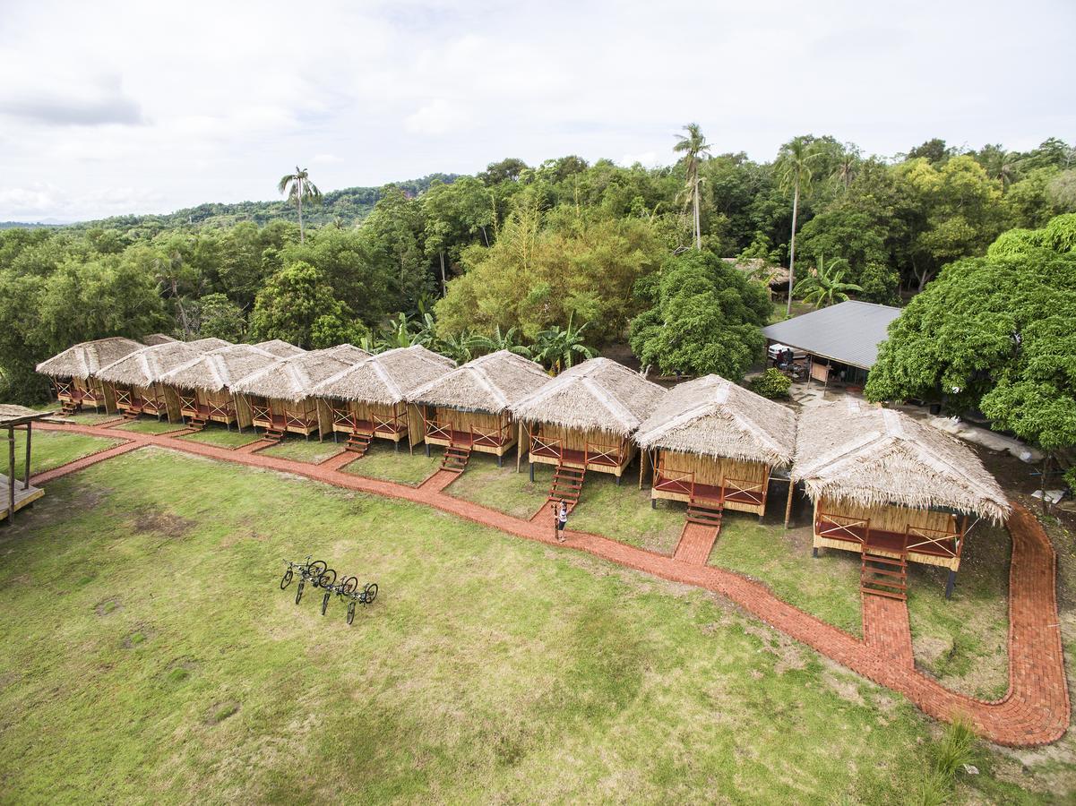 9 Huts On A Hill Hotell Kudat Exteriör bild