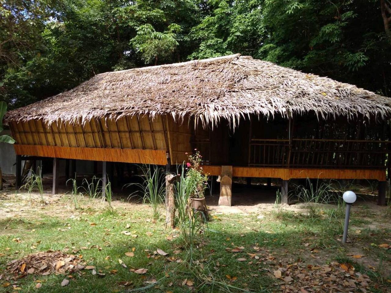 9 Huts On A Hill Hotell Kudat Exteriör bild