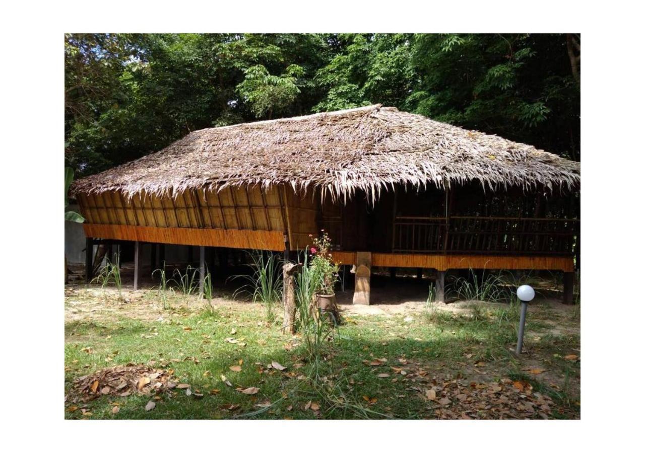 9 Huts On A Hill Hotell Kudat Exteriör bild