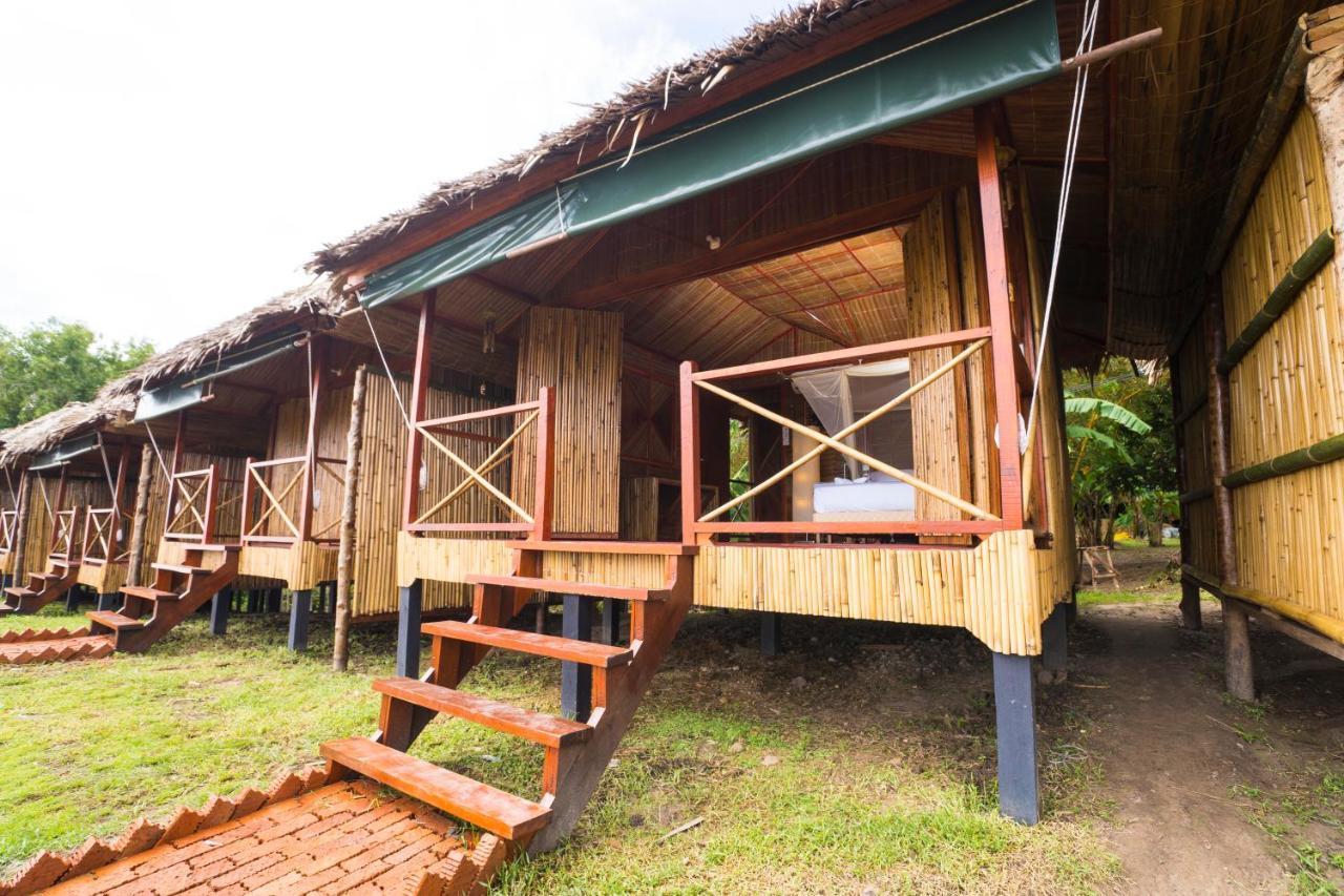 9 Huts On A Hill Hotell Kudat Exteriör bild